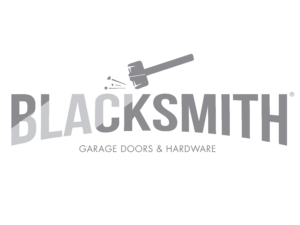 Logo de Blacksmith Garage Doors & Hardware para sistemas de portones seccionales fabricados en Costa Rica