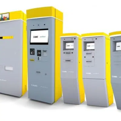 Sistemas de Parking 11 Linea de terminales de control de acceso vehicular CAME PKE Parkare amarillas, con quioscos automáticos de emisión de tickets y pago, integrables a sistemas de barreras automáticas y control de parqueo inteligente.