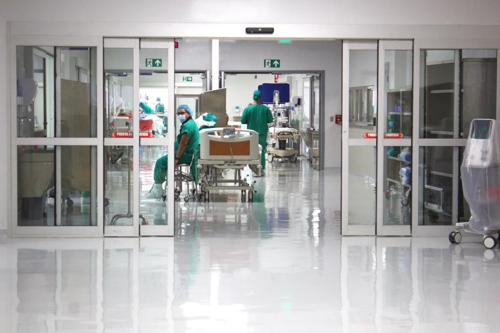 puerta corrediza telescopica hospital