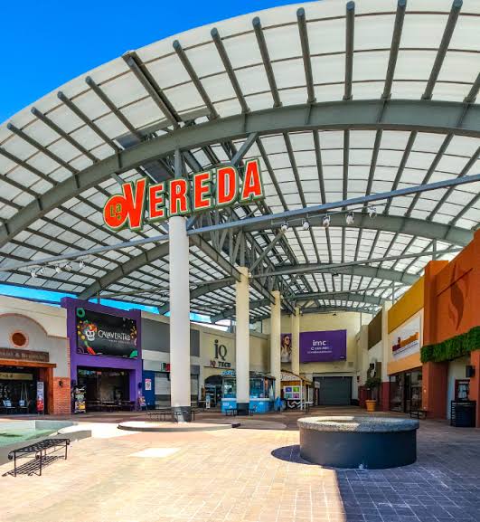 Imagen del espacio llamado vereda en el mall Terramall.